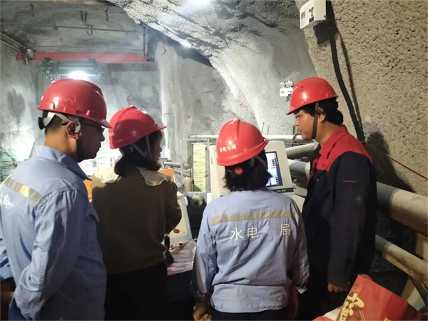 直擊安裝現(xiàn)場｜泰斯特精工精匠，筑起水電系統(tǒng)生產(chǎn)安全堡壘！